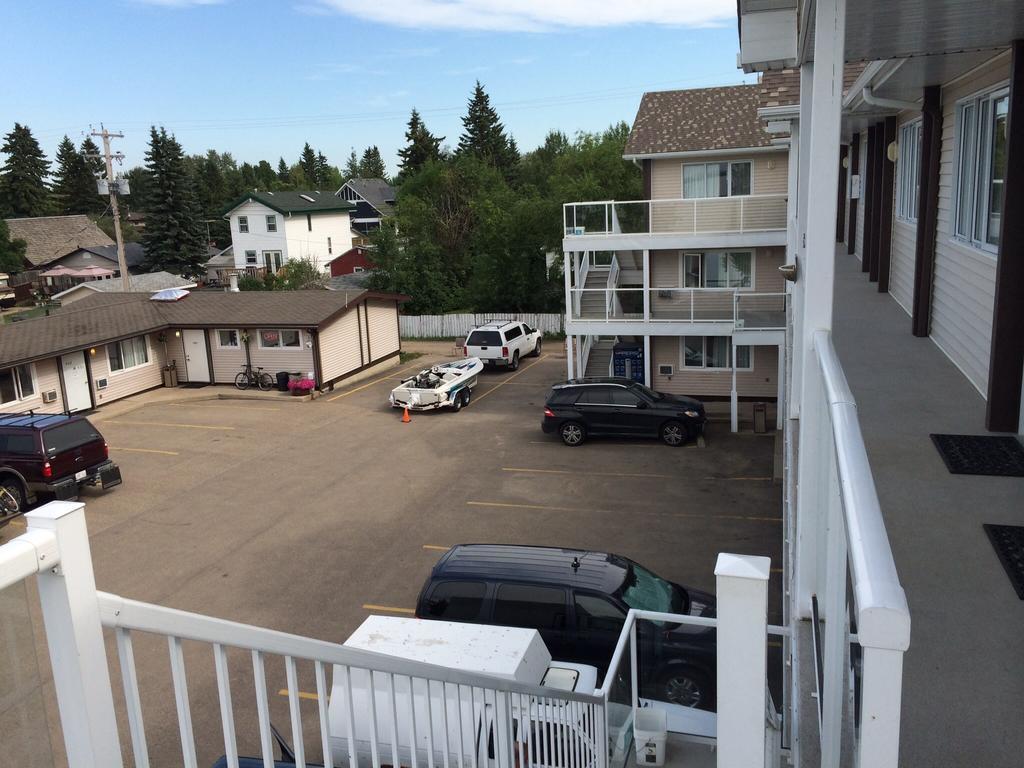 Raccoon Lodge Motel Sylvan Lake Exterior foto