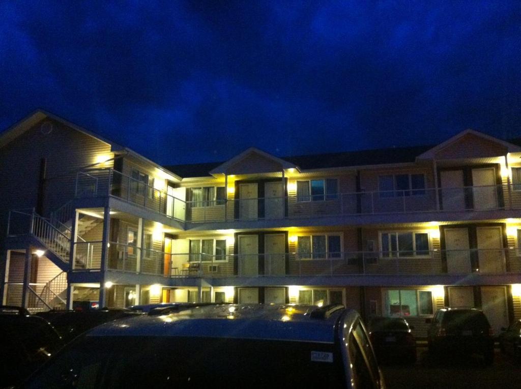 Raccoon Lodge Motel Sylvan Lake Exterior foto