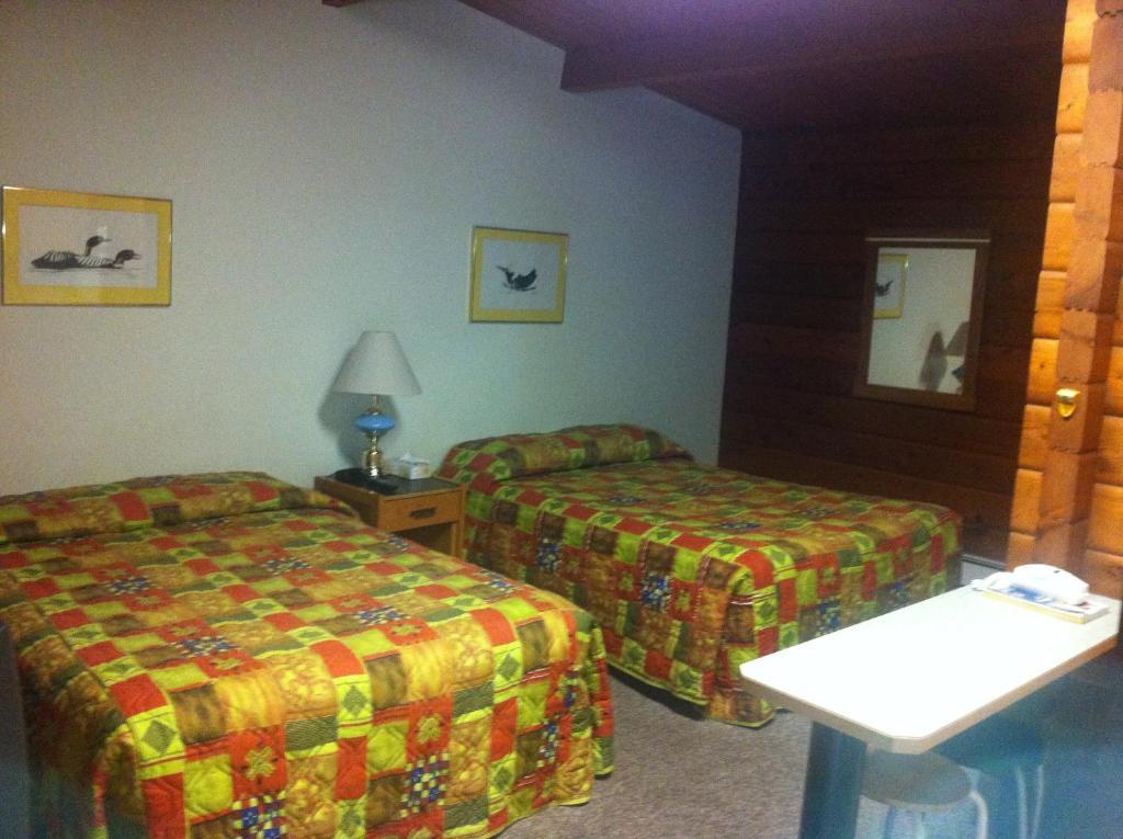 Raccoon Lodge Motel Sylvan Lake Quarto foto