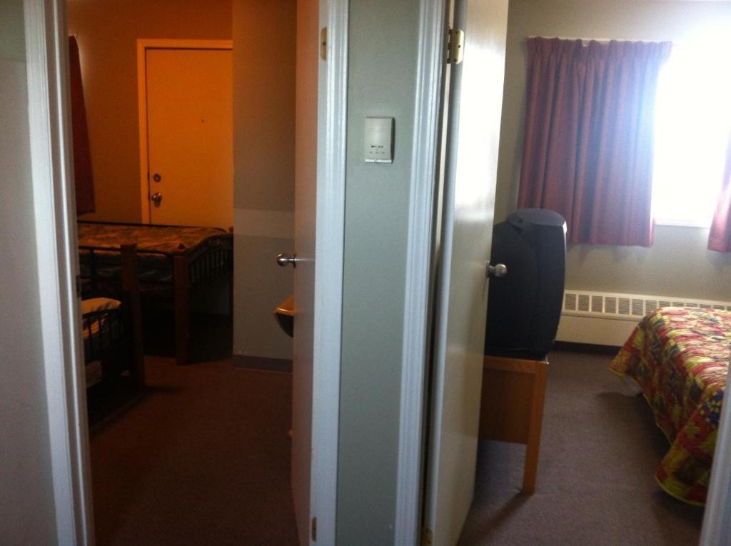 Raccoon Lodge Motel Sylvan Lake Quarto foto