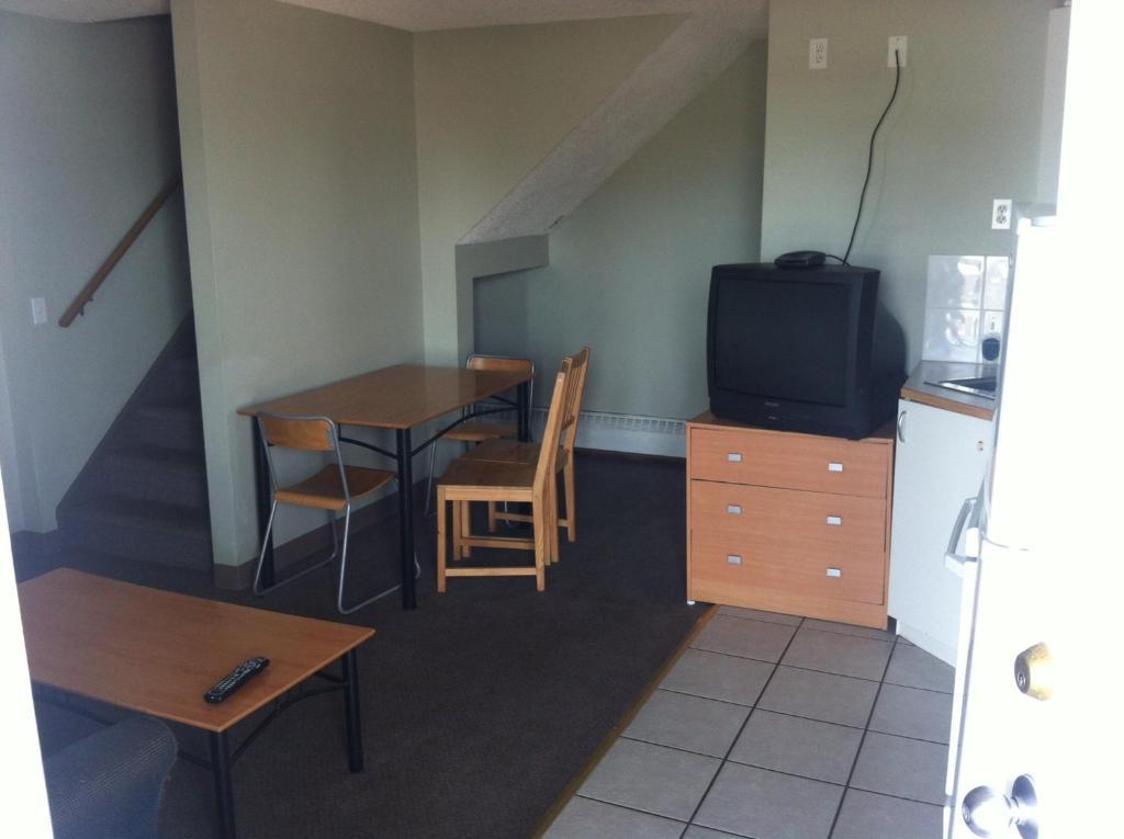 Raccoon Lodge Motel Sylvan Lake Quarto foto