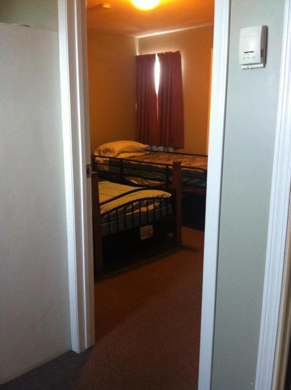 Raccoon Lodge Motel Sylvan Lake Quarto foto